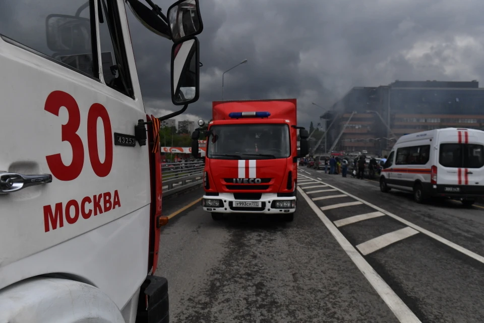Пассажирской автобус загорелся на юго-западе Москвы