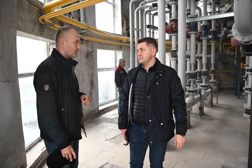 Мэр Белгорода проверил качество ремонта в пострадавшем от пожара доме в центре города. Фото: телеграм-канал Валентина Демидова.
