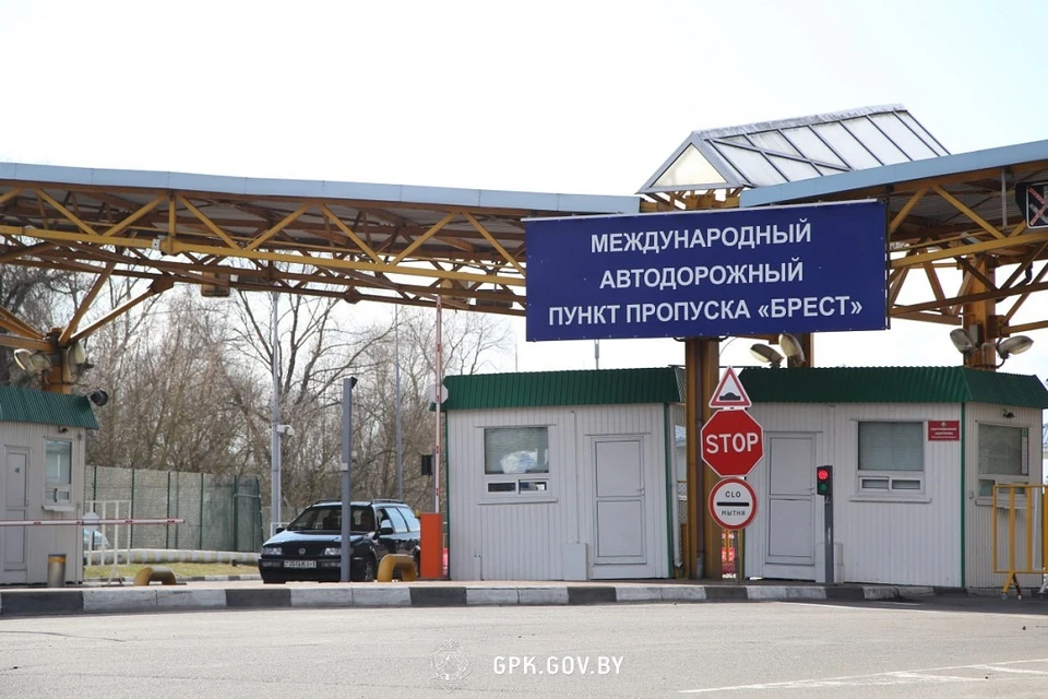 В пункте пропуска "Брест" стояло 23 октября 2023 года свыше 50 автомобилей. Фото: ГПК