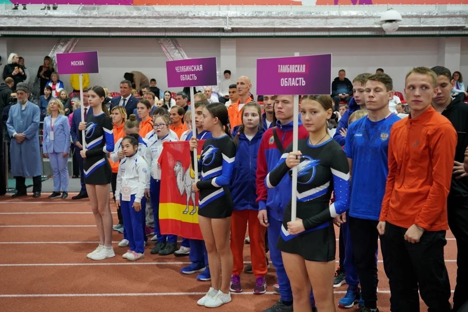 В соревнованиях участвуют 356 спортсменов с нарушением интеллекта из 25 регионов России.