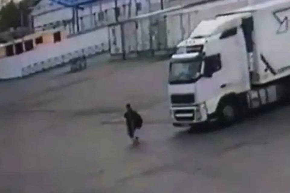 От полученных травм женщина скончалась на месте Фото: кадр из видео