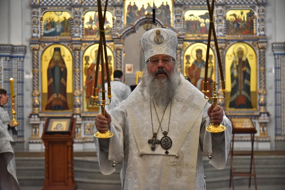 После Литургии митрополит Кирилл совершил заупокойную литию. Фото: Оренбургская епархия