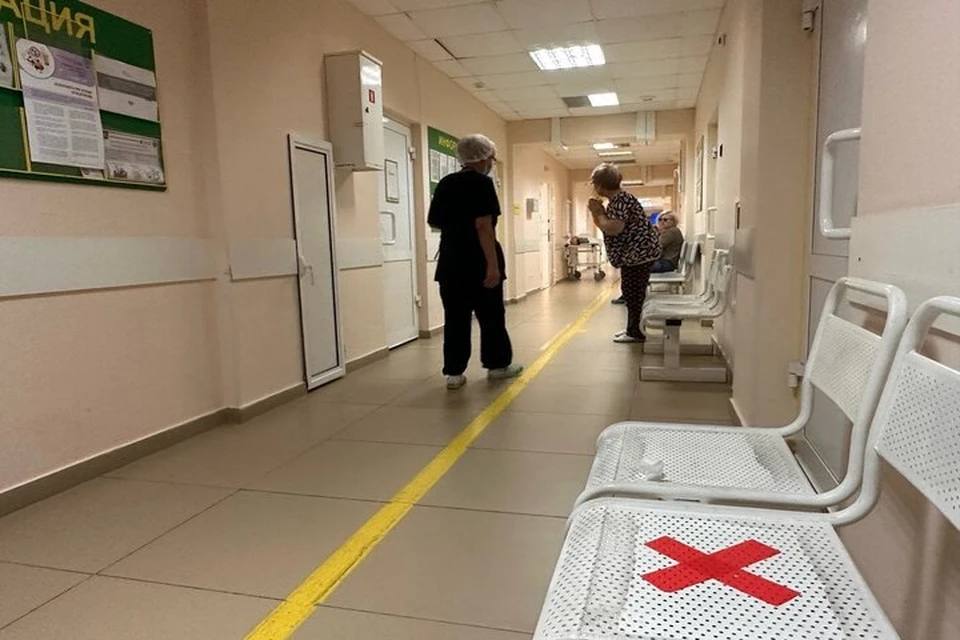 Тюменка поскользнулась возле супермаркета и сломала позвонок.