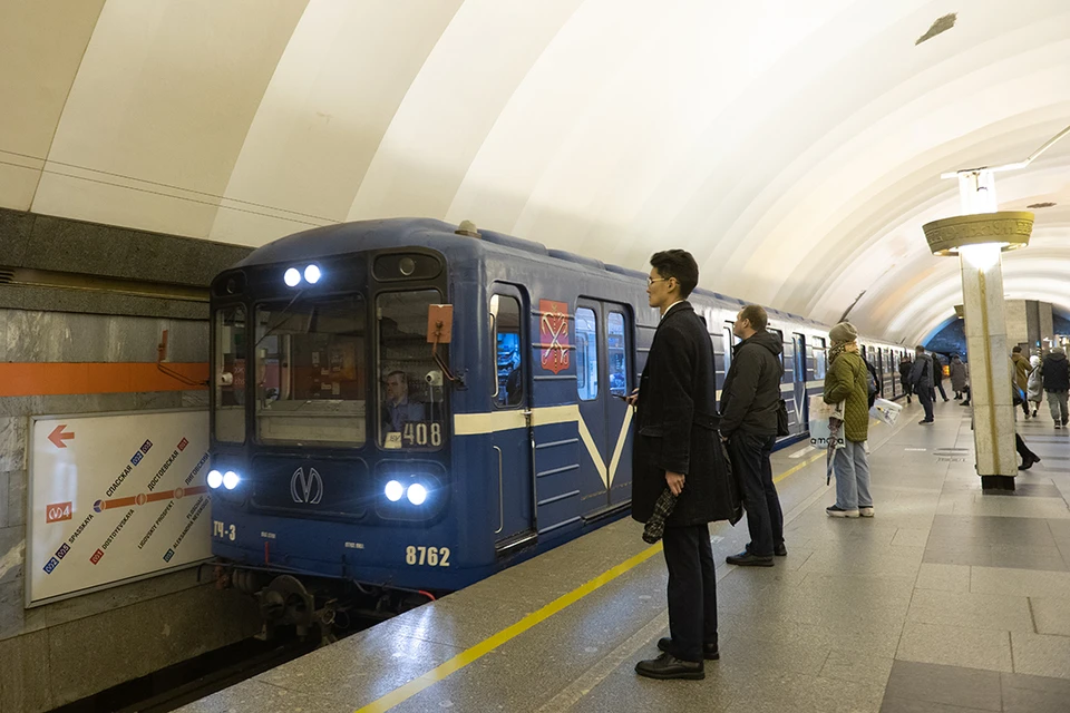 Подростки напали на мигранта в Петербургском метро