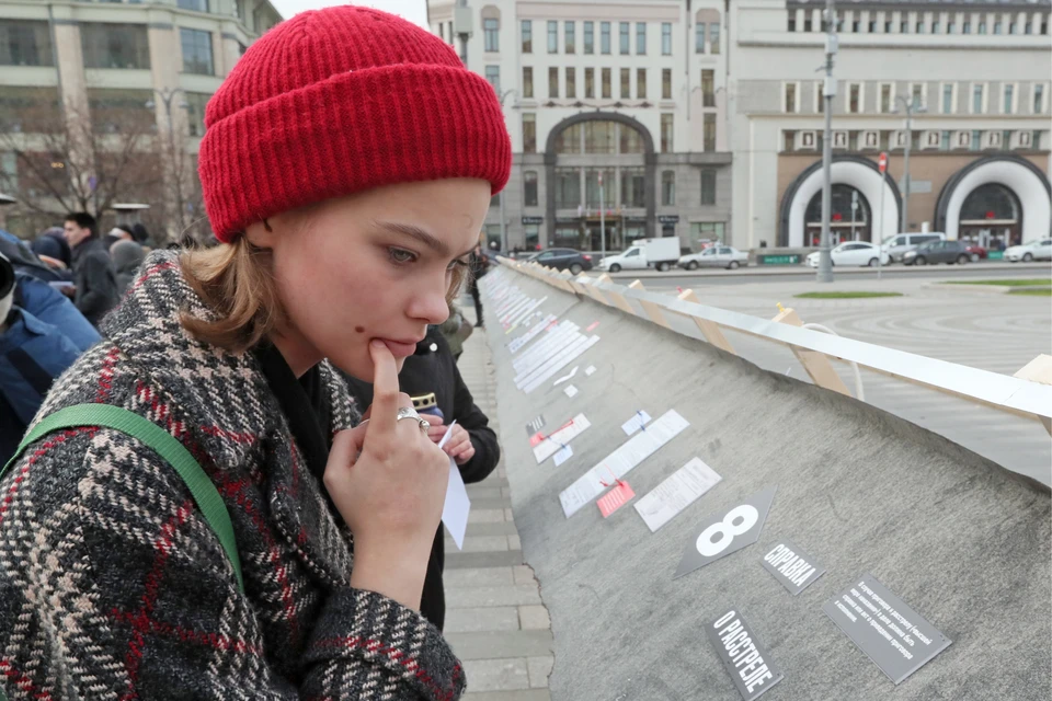Во время акции памяти жертв политических репрессий "Возвращение имен" в Москве, 2019 г. Фото: Владимир Гердо/ТАСС
