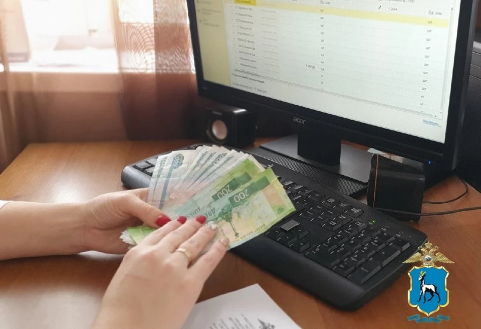 Чтобы отчитаться за полученные деньги, в интернете она купила подложные чеки.