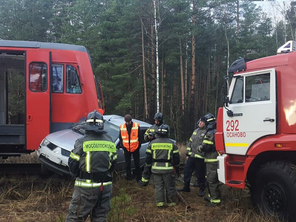 Электричка протаранила автомобиль в подмосковной Шатуре - KP.RU