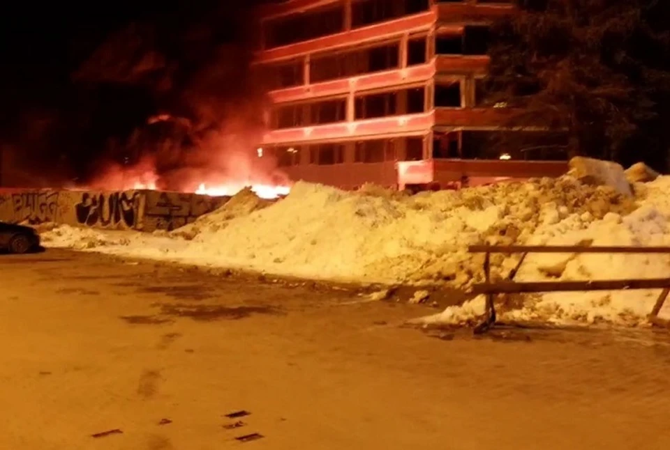 Пожар случился вечером 4 ноября. Фото: скриншот видео "66.RU