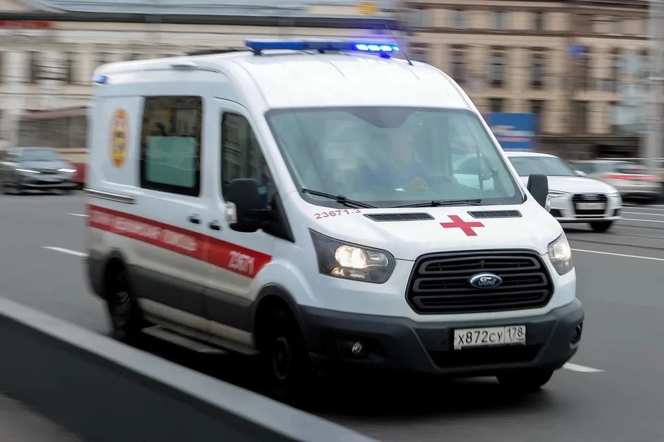 11-летняя школьница попала в больницу после ДТП в Петербурге.