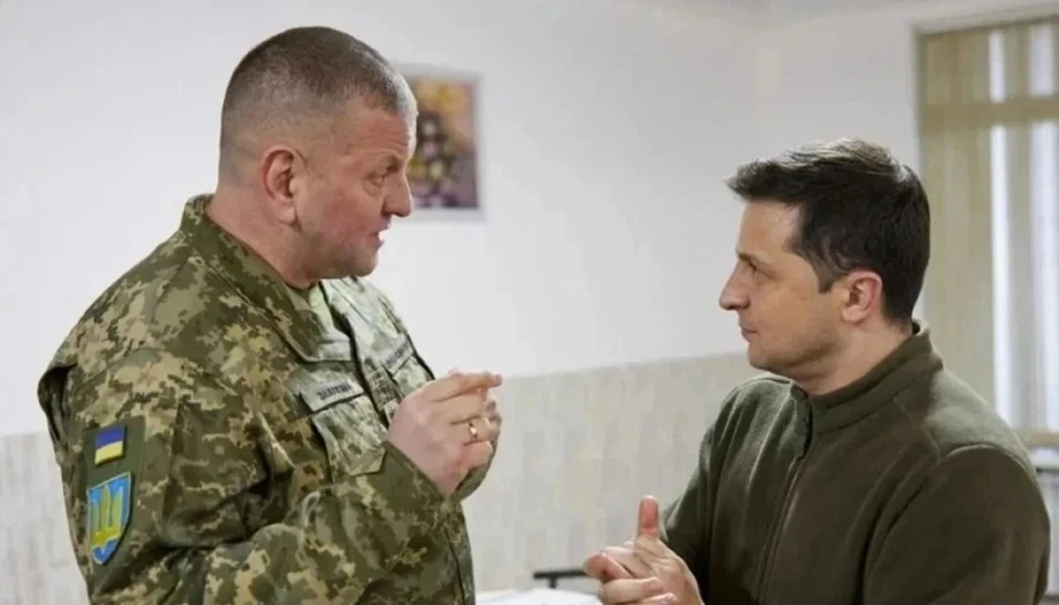 Азаров считает, что США не допустят переворота на Украине без замены Зеленскому