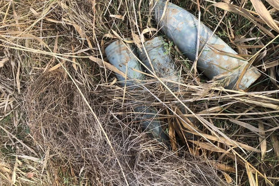 В Херсонской области полицейские нашли на окраине села Новопавловка три артиллерийских снаряда. ФОТО: МВД России