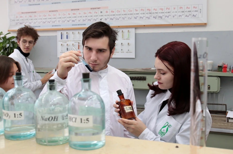 Студенты-химики иркутского Госуниверситета проходят целевое обучение. Фото: Пресс-служба ИГУ