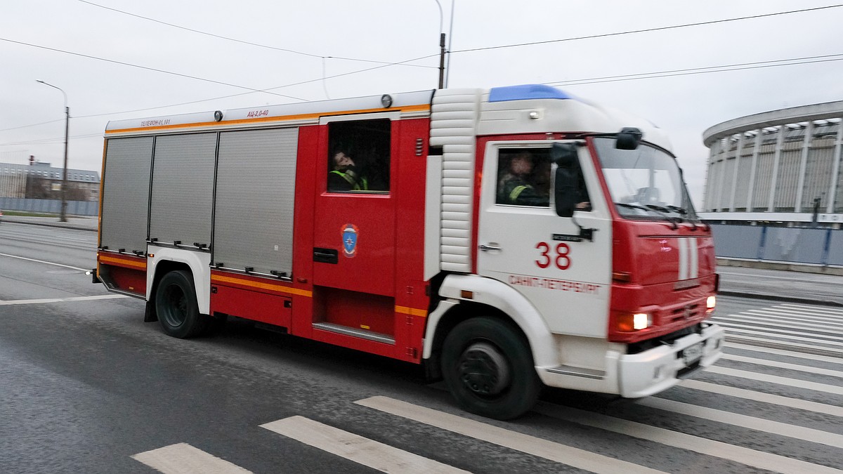 Человек погиб в квартирном пожаре на улице Машиностроителей в Колпино -  KP.RU