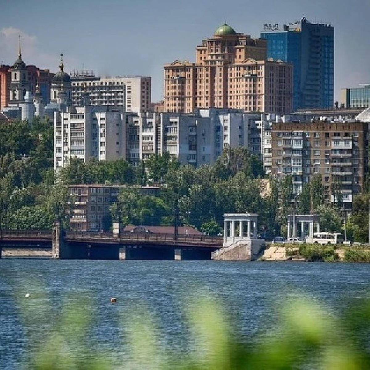 В Донецке приступили к расчистке самого проблемного участка реки Кальмиус -  KP.RU