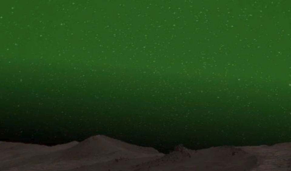 Ночное марсианское небо окрасилось зеленым.