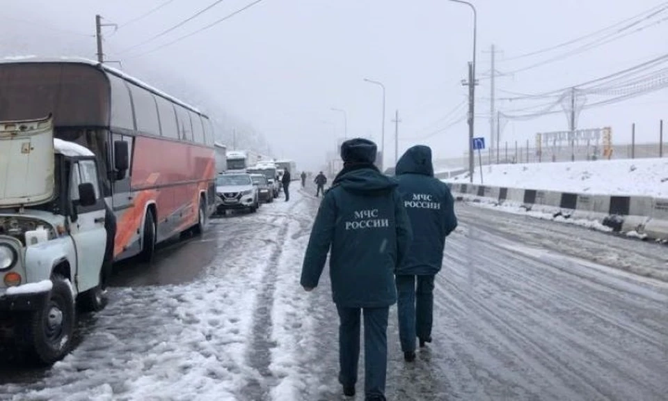 Легковушкам открыт проезд по Военно-Грузинской дороге. Фото: пресс-служба ГУ МЧС по Северной Осетии.