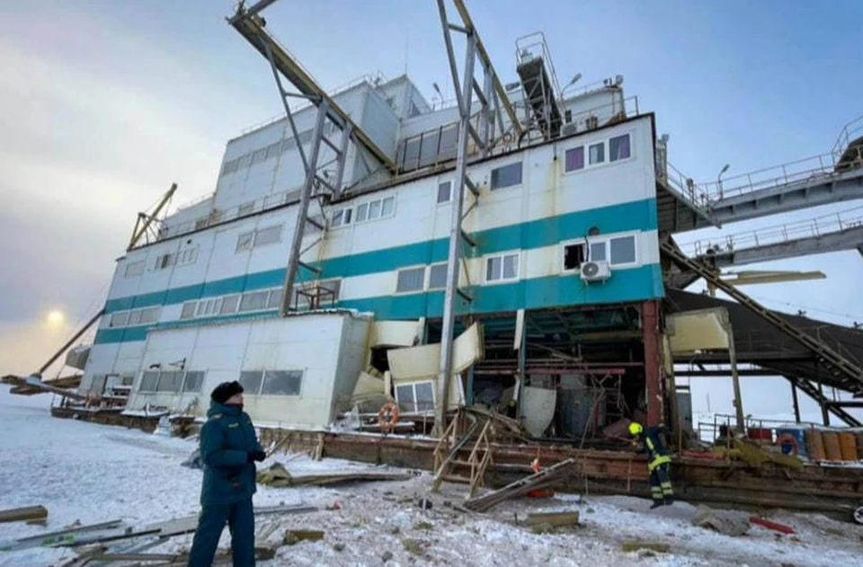 Было эвакуировано 28 человек, двое пострадали. Фото: пресс-служба МЧС Якутии.