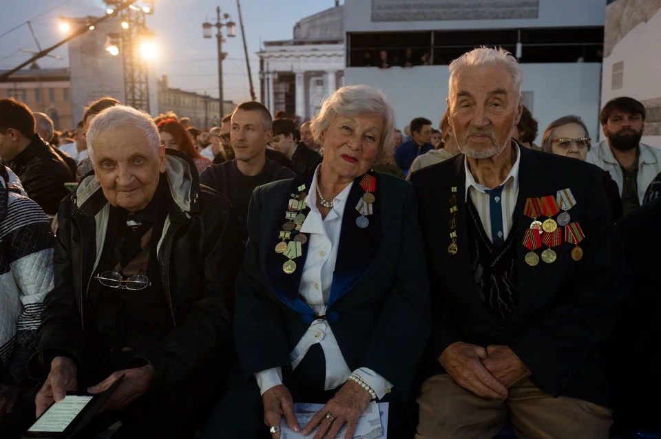 Выплаты ветеранам ко Дню Победы окончательно утвердили в ЗакСе Петербурга.
