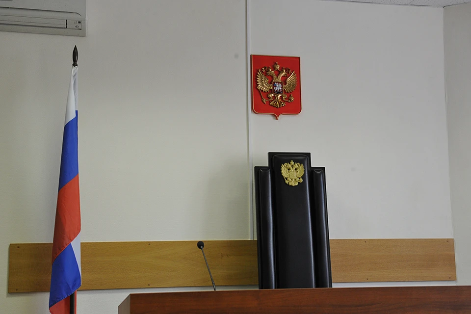 Приставам удалось остановить женщину.