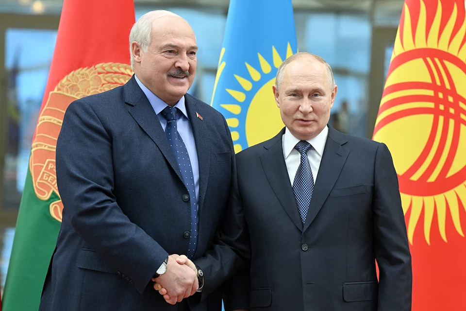 Путин и Лукашенко по дороге в аэропорт Минска провели переговоры. Фото: Сергей Гунеев/POOL/ТАСС