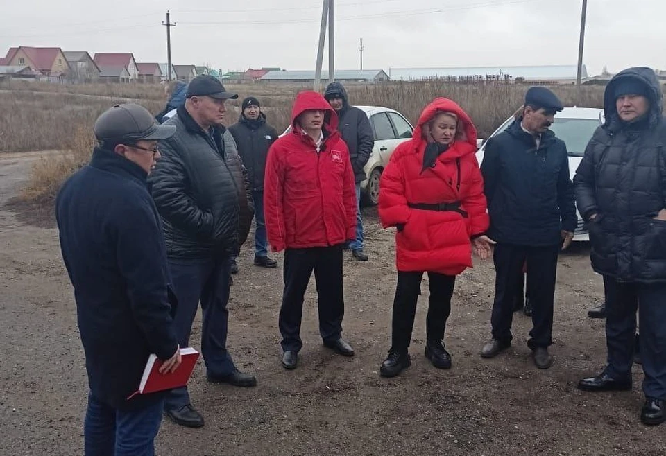 Останина возмутилась отсутствием дорог, освещения и прочих благ цивилизации. Фото: ТГ-канала Новости с Останиной