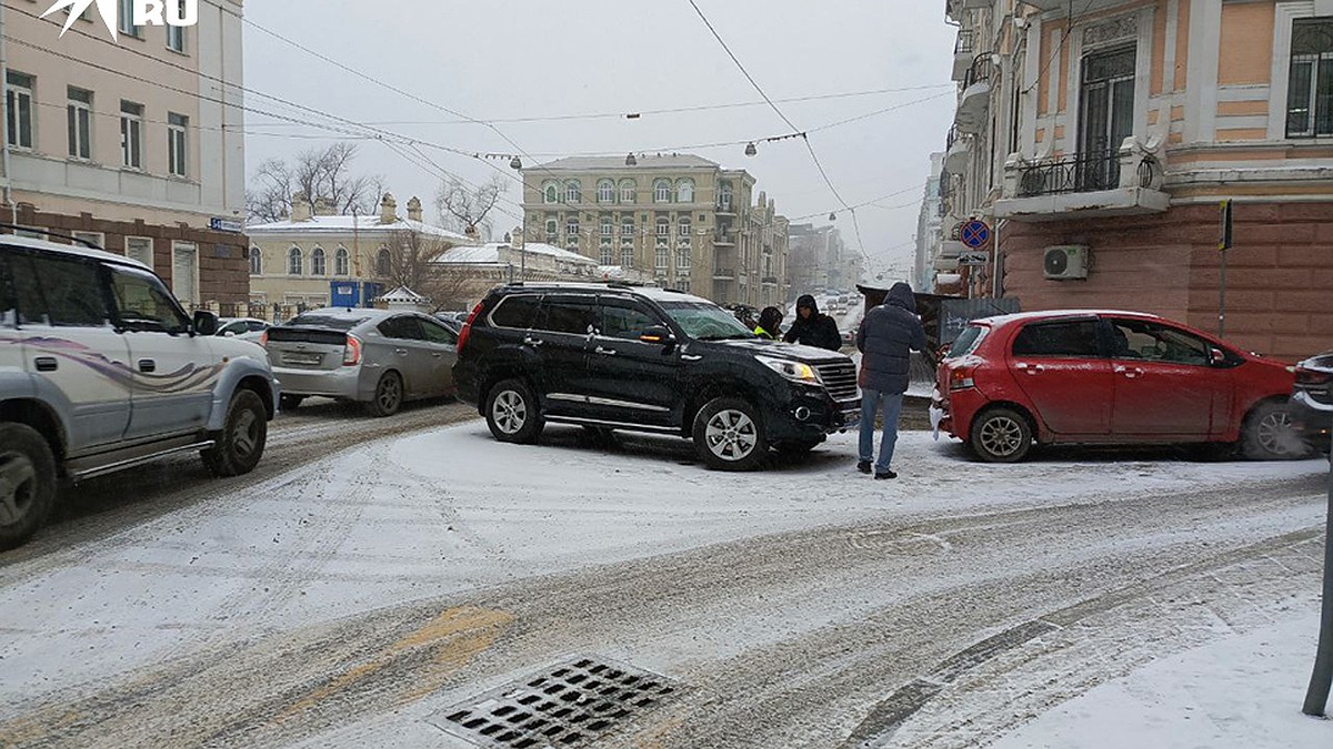 Снегопад во Владивостоке 27 ноября 2023 года: пробки, где произошли аварии,  когда пройдет снег - KP.RU