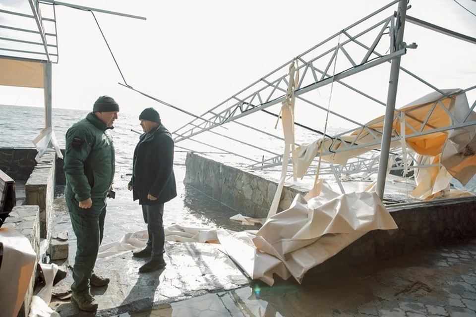 Олег Моргун выехал в Приморский район Мариуполя, чтобы на месте оценить последствия стихии. Фото: ТГ/Моргун