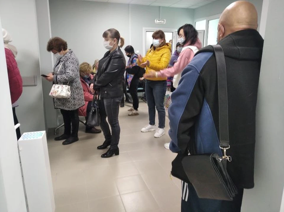 От больных советуют держаться на расстоянии не ближе метра