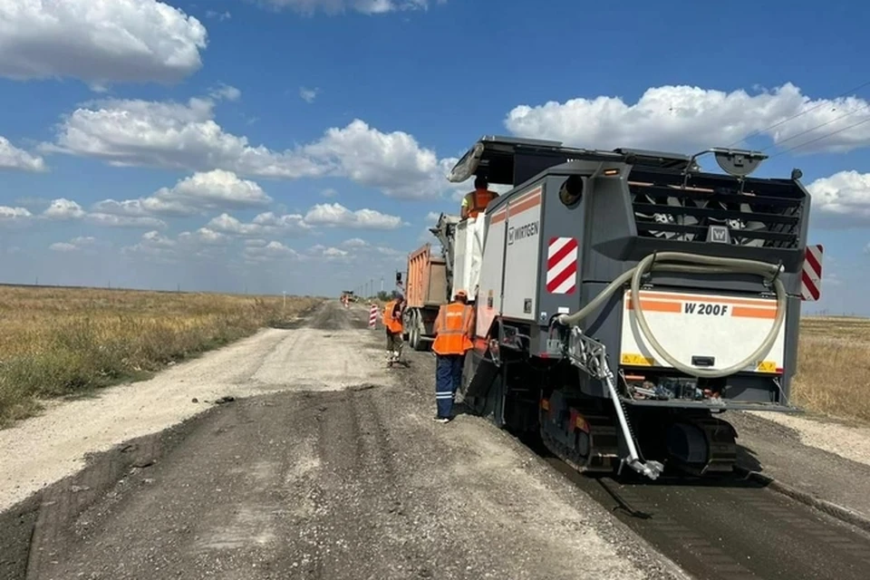 В Херсонской области одновременно ведут ремонт пяти важнейших дорог. ФОТО: Андрей Алексеенко