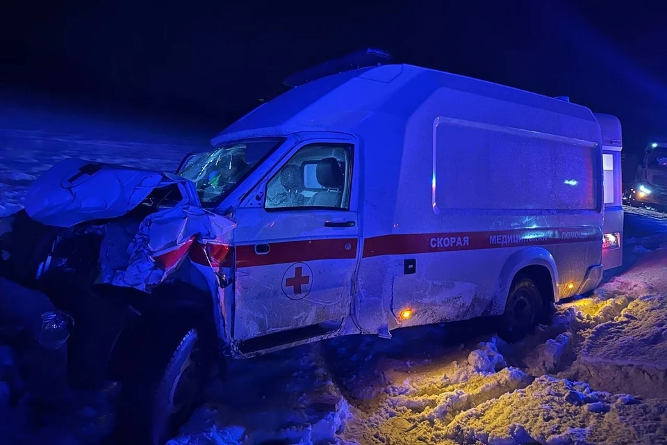 В Красноярском крае в аварии с автомобилем скорой помощи погиб человек. Фото: МВД