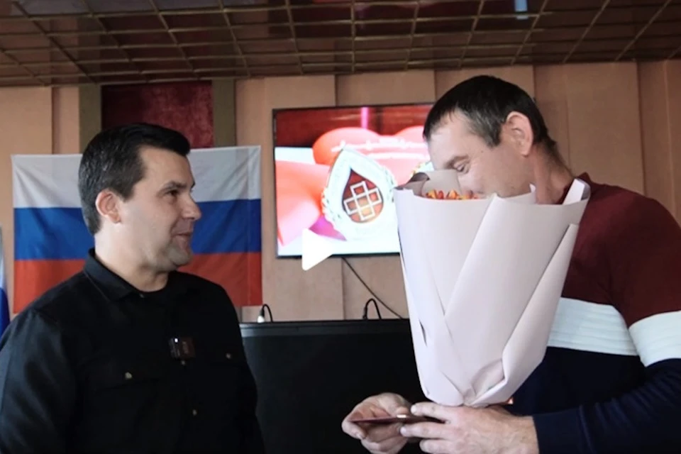 Четырем жителям Херсонской области вручены знаки «Почетный донор России» Фото скриншот видео ТГ-канала Владимира Сальдо