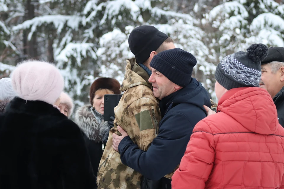 В Мелекеском районе ульяновских бойцов после отпуска проводили в зону СВО | ФОТО: телеграм-канал Сергея Сандрюкова