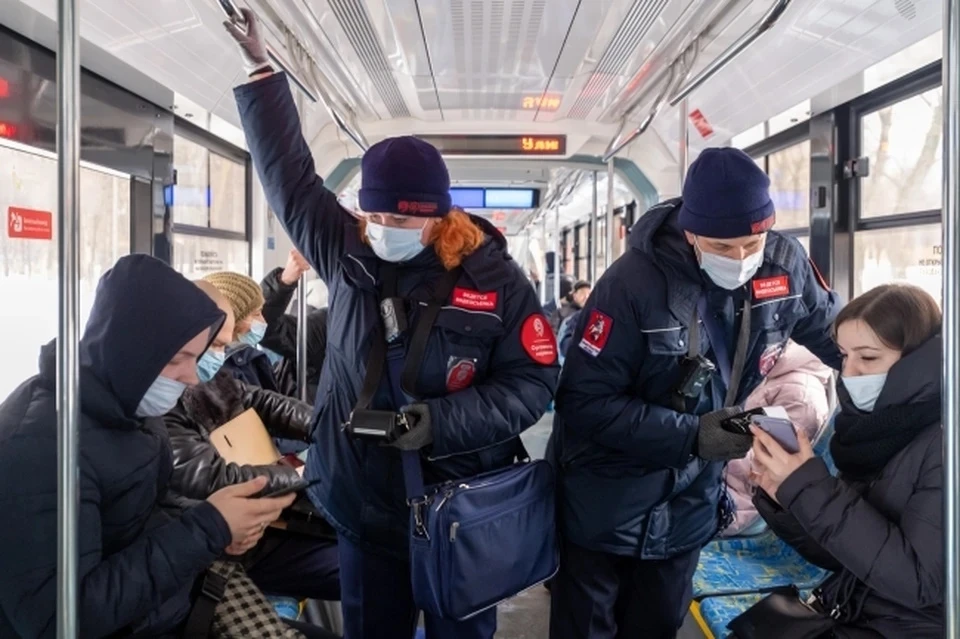 В столице контролеры проводили усиленные проверки оплаты проезда у метро "Тушинская"