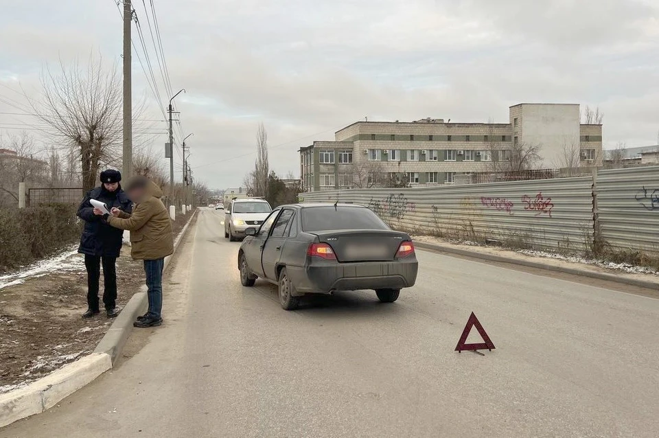 В волгограде сбил ребенка. Ребенок попал под машину.