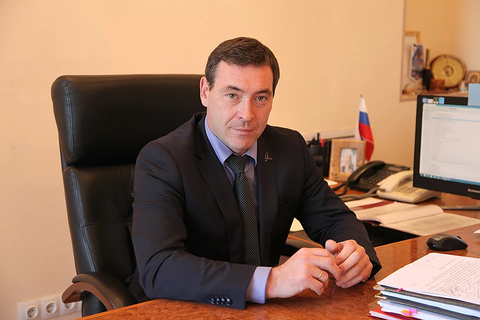 Глава Полярных Зорь Максим Пухов рассказал, что смотрит сериал «Слово пацана. Кровь на асфальт» (18+). Фото: администрация города Полярные Зори