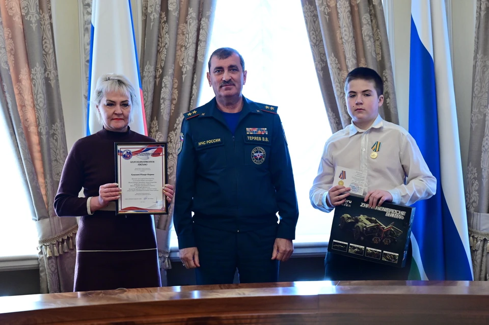 Всего награды в этом году присвоены пяти школьникам. Фото: МЧС России по Свердловской области