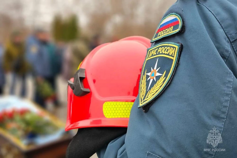 В Донецке простились с двумя погибшими пожарными МЧС РФ по ДНР. Фото: пресс-служба ведомства