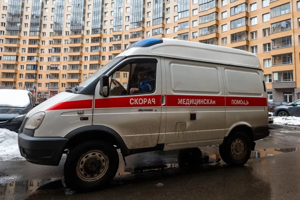 13-летний мальчик погиб после падения с 23 этажа в Петербурге.