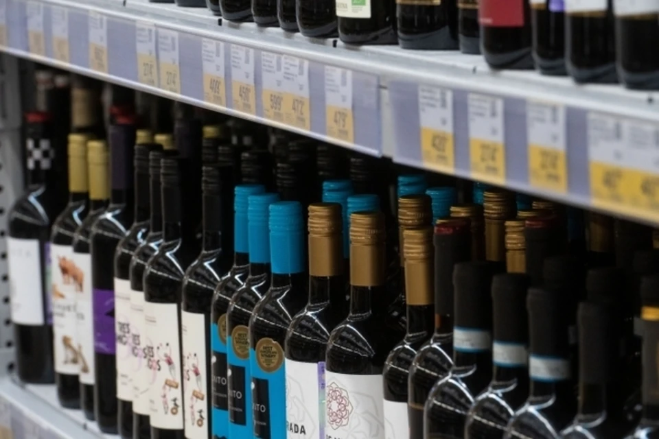 В случае продажи алкогольной продукции без лицензии предусмотрены административная и уголовная ответственность.