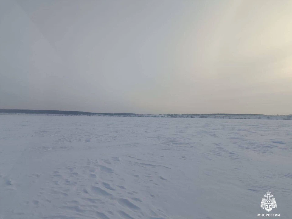 Ульяновские спасатели в минувшие выходные два раза выезжали на помощь рыбакам. ФОТО: МЧС УО