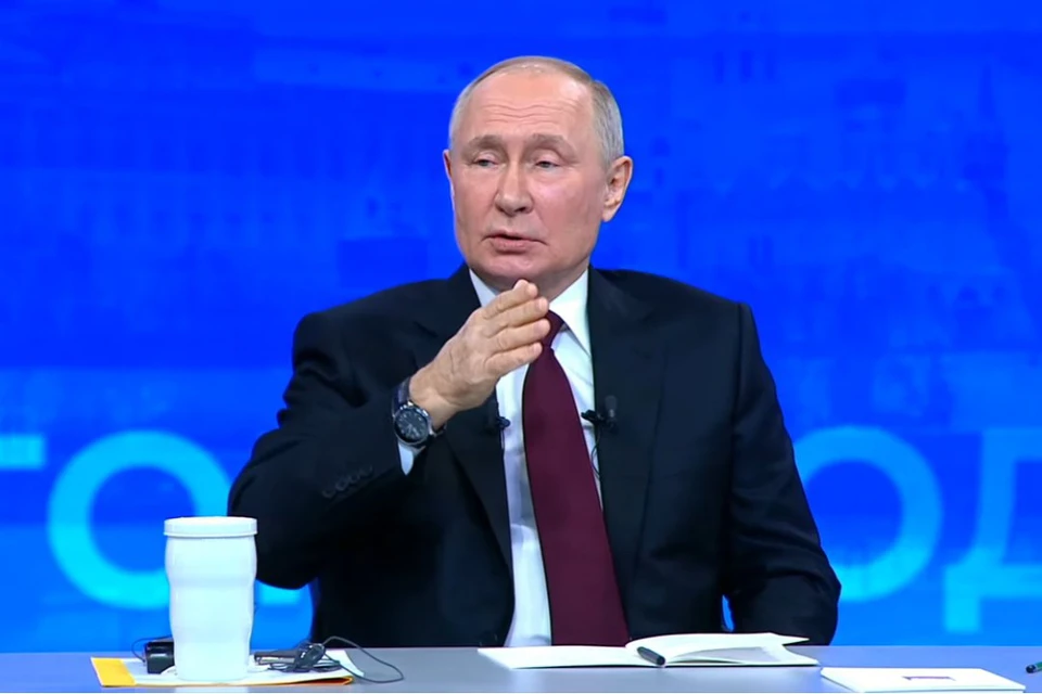 Владимир Путин вспомнил брата, похороненного в Петербурге. Фото: прямая линия Владимира Путина.