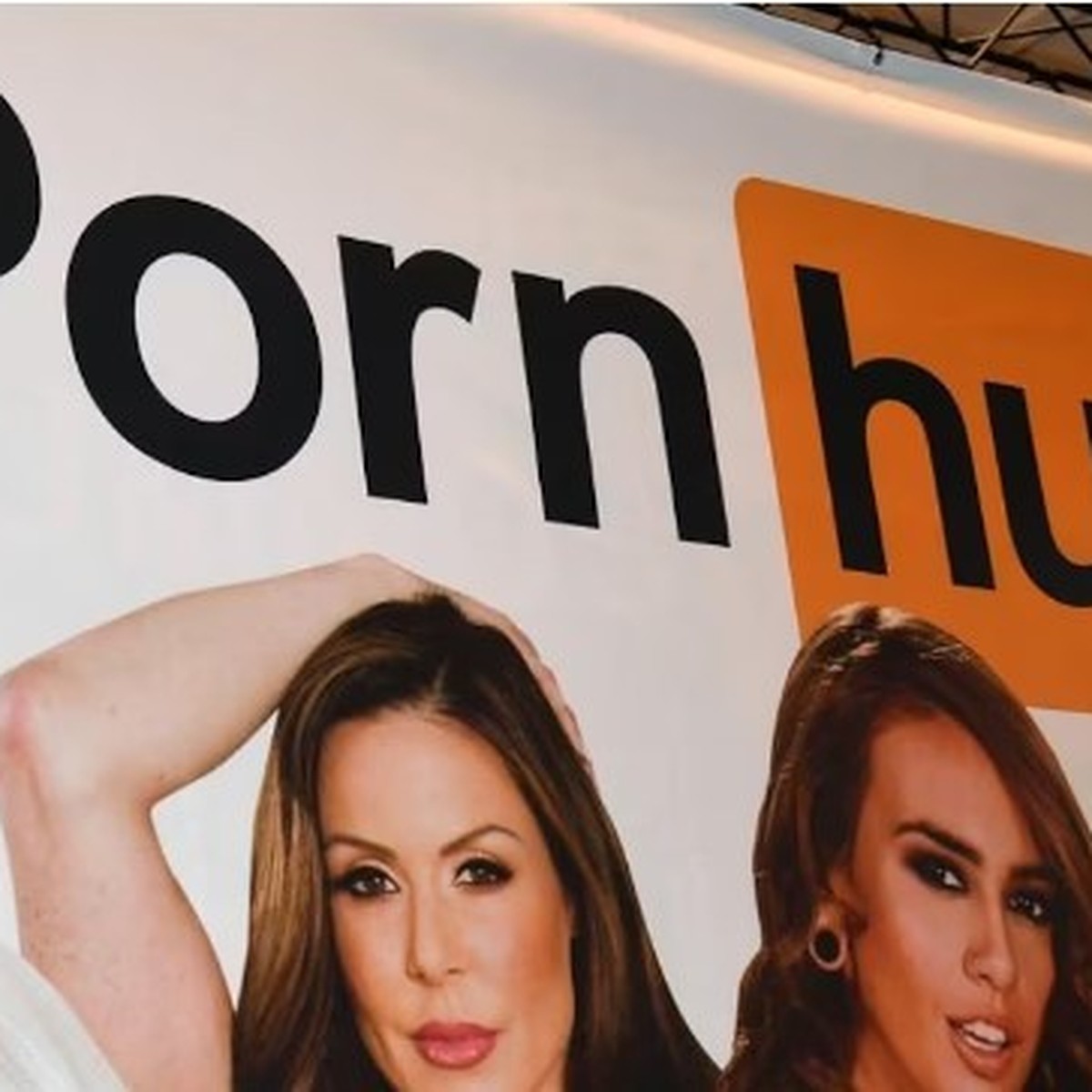 Порнушка, без которой нам не жить: Молдаване секс-моделям на Pornhub  предпочитают простых женщин 