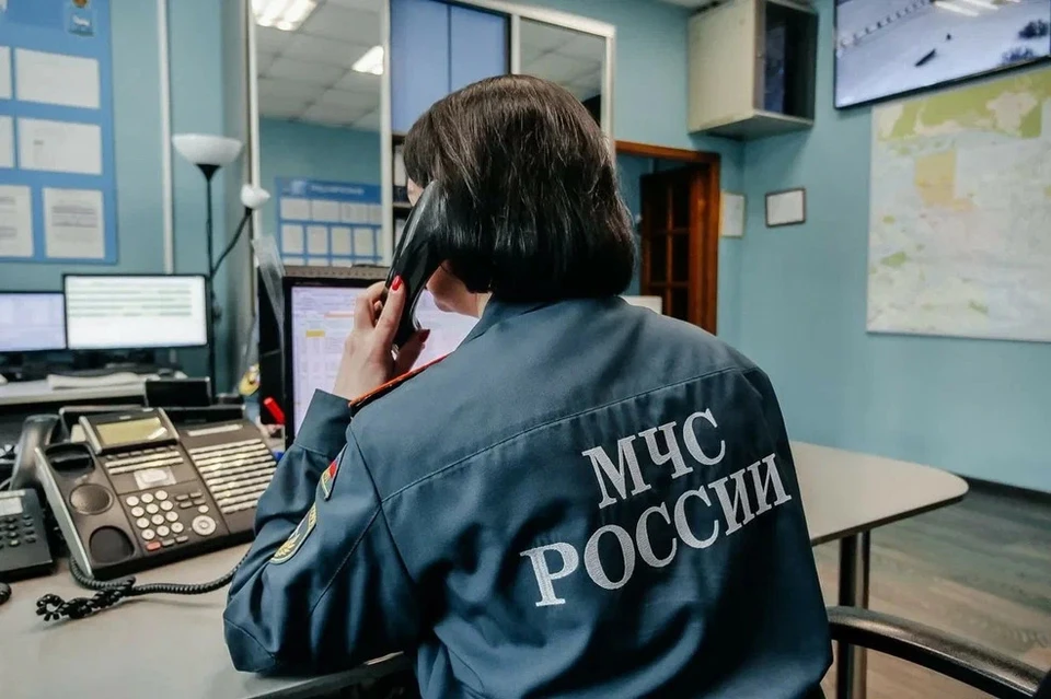 Огнеборцы Анжеро-Судженска спасли людей на пожаре в многоквартирном доме.