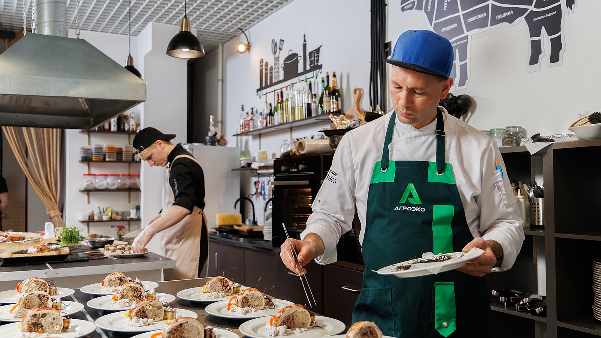 Свиная шея в мандаринах и брускетта с рваным мясом: чем воронежцам  «украсить» новогодний стол - KP.RU