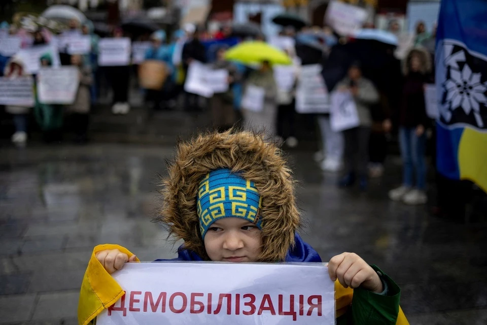 Сенатор Кастюкевич: украинским детдомовцам начали приходить повестки