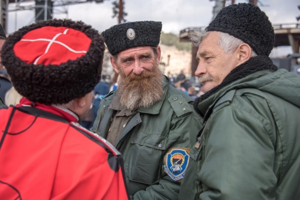 Казаков ждем на улицах в Рождество, дружинников и сотрудников ОВД - и в Новый год.