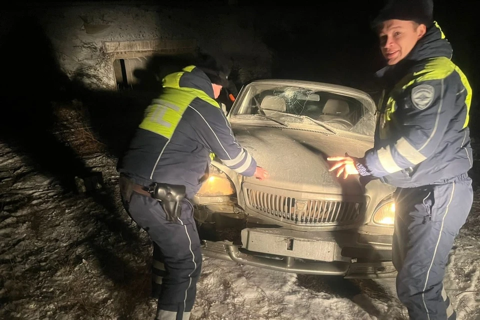 Правоохранители помогли вытолкать автомобиль. Водитель выразил полицейским благодарность и продолжил движение.