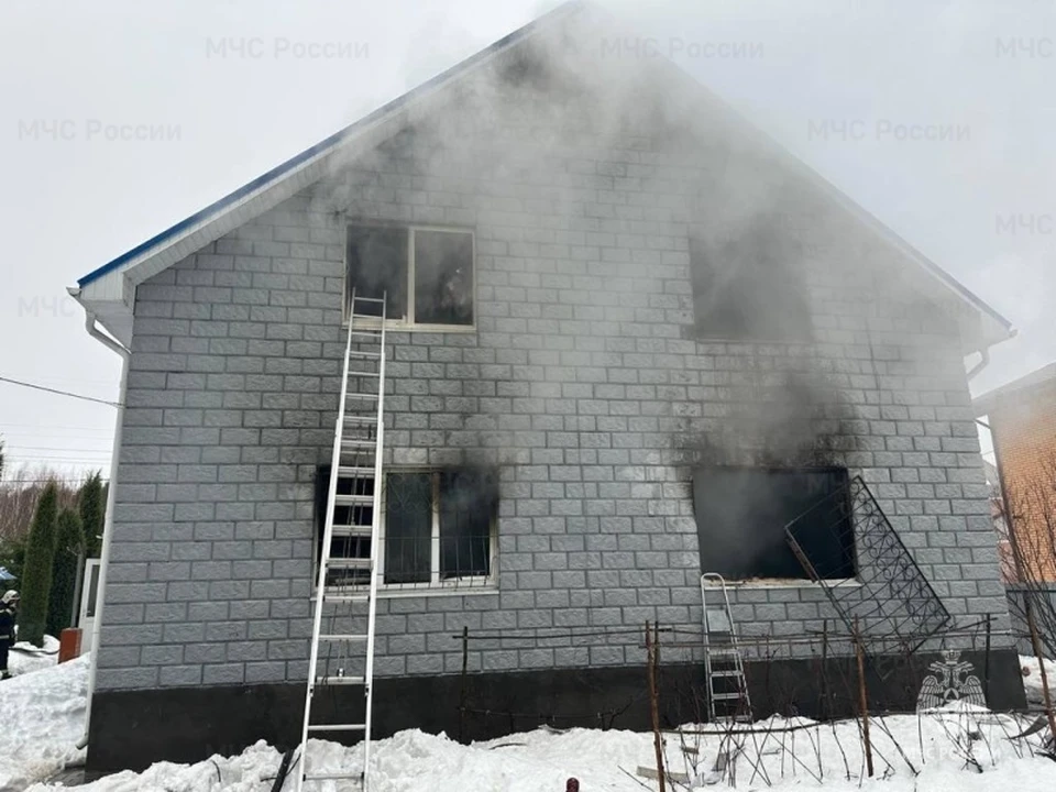 На пожаре в жилом доме на улице Весенней в Туле пострадал пожилой мужчина