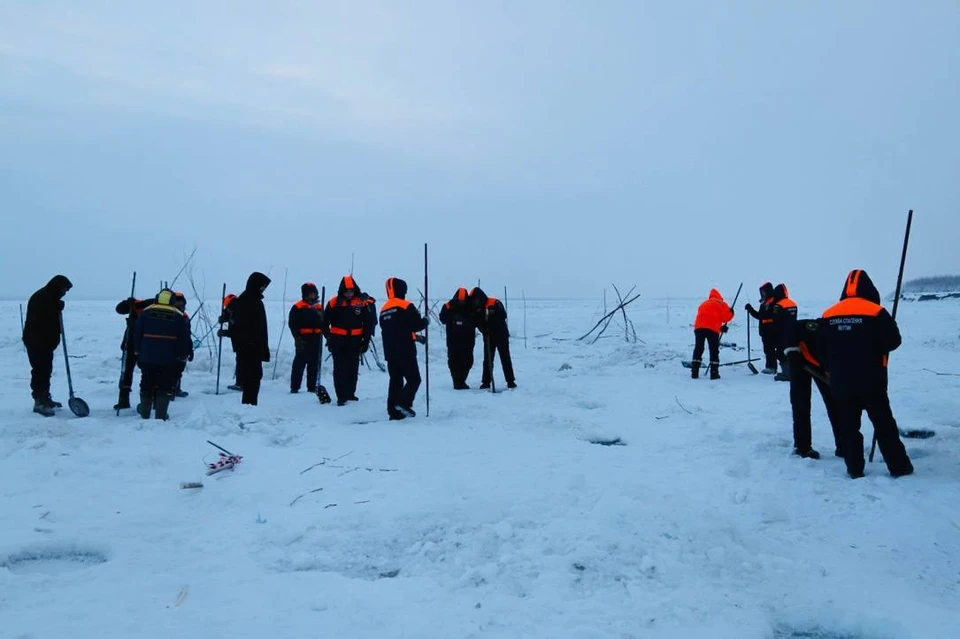 Добровольцы из числа местного населения обнаружили тело второго погибшего мужчины. Фото: Служба спасения Якутии