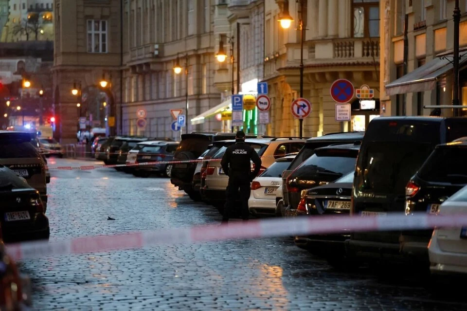 Власти Чехии объявили пятницу днем траура в связи с гибелью 14 человек в Праге